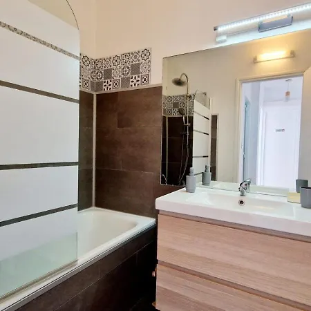 Elegant Pour 8 Personnes Centre 아파트