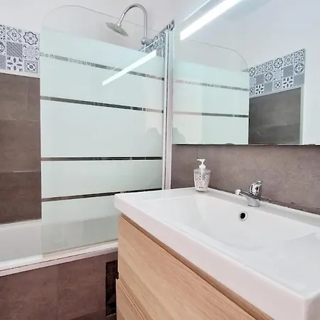 Elegant Pour 8 Personnes Centre 아파트 님